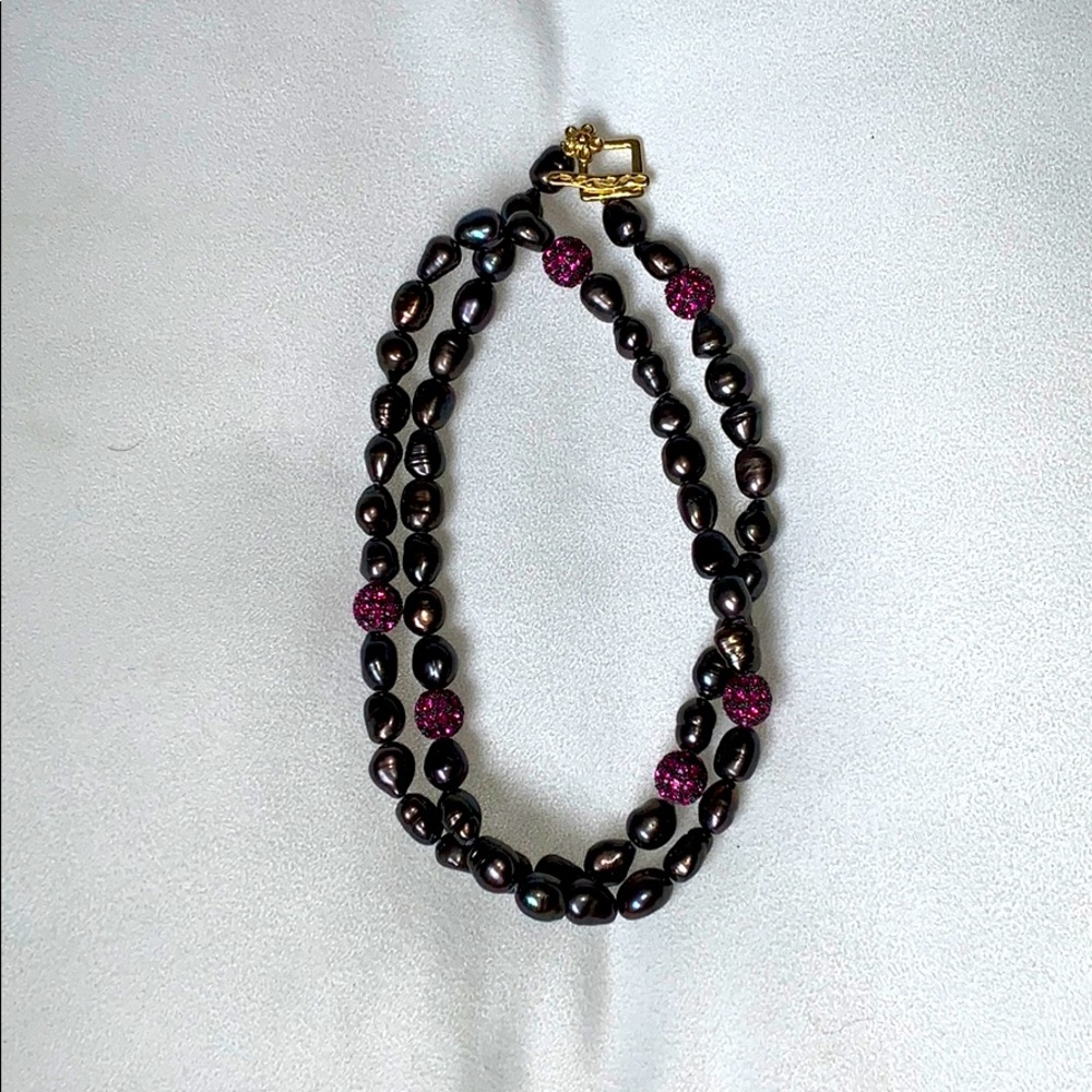 Black Pearl Necklace with Embellishments